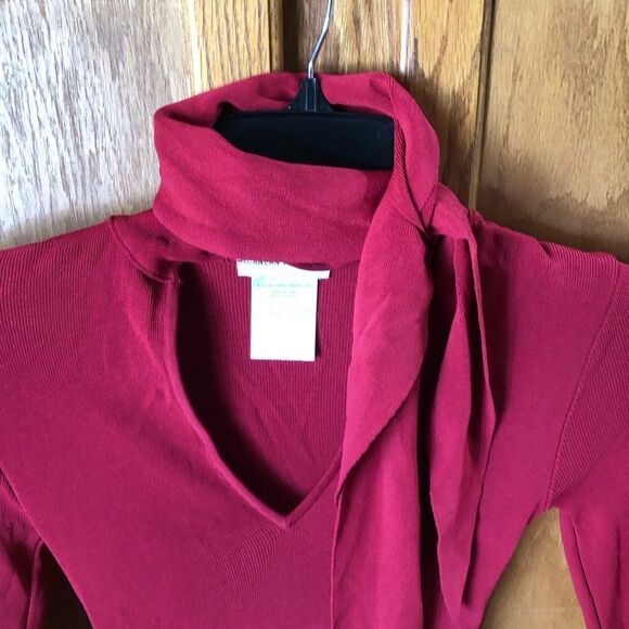 Scanlan Theodore V-Neck Crepe w/Attached Neck Tie Knit Top Pop of Red One Size - Picture 7 of 13
